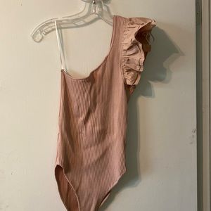 En Saison Bodysuit. Sz 1x can also fit a large. Light maeve color. NWT